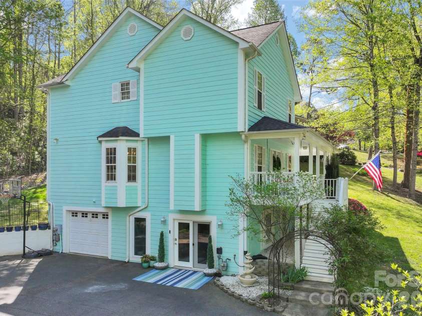 119 Friendly Lane, Asheville, NC 28806.  MLS# CAR4371085, YatesRealty ID 18861. 