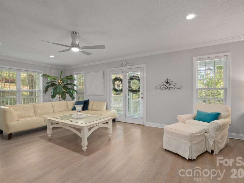 119 Friendly Lane, Asheville, NC 28806.  MLS# CAR4371085, YatesRealty ID 18861. 