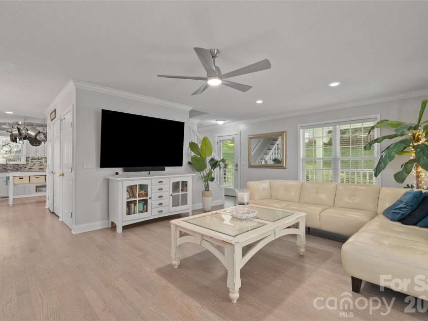 119 Friendly Lane, Asheville, NC 28806.  MLS# CAR4371085, YatesRealty ID 18861. 