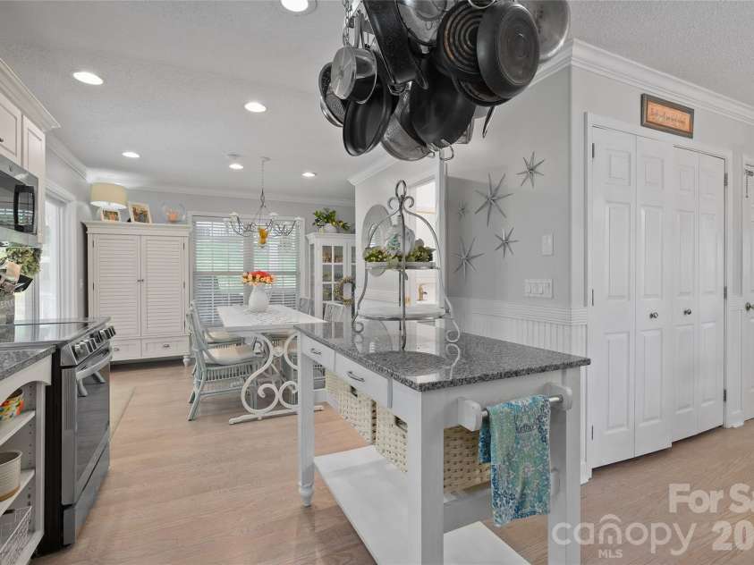 119 Friendly Lane, Asheville, NC 28806.  MLS# CAR4371085, YatesRealty ID 18861. 