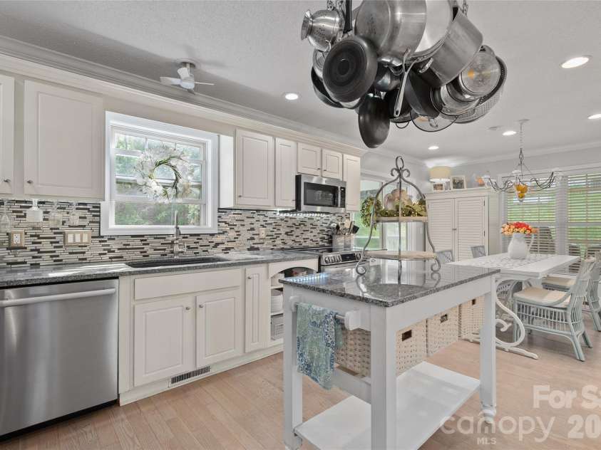 119 Friendly Lane, Asheville, NC 28806.  MLS# CAR4371085, YatesRealty ID 18861. 