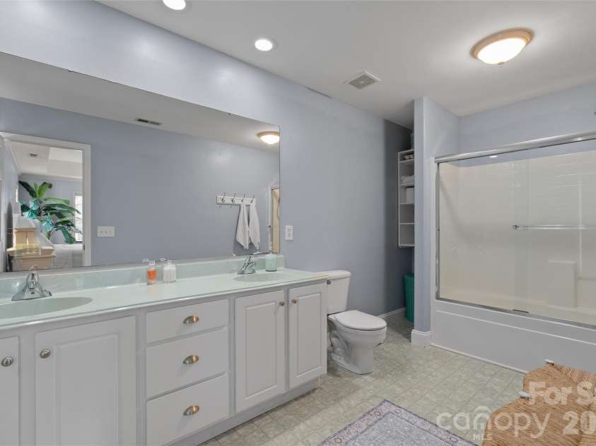 119 Friendly Lane, Asheville, NC 28806.  MLS# CAR4371085, YatesRealty ID 18861. 