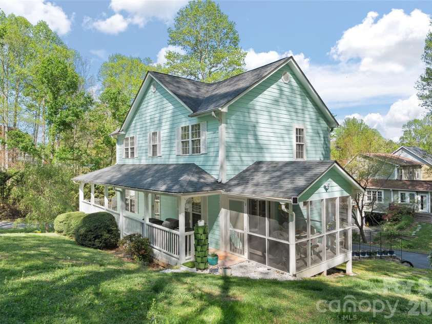 119 Friendly Lane, Asheville, NC 28806.  MLS# CAR4371085, YatesRealty ID 18861. 