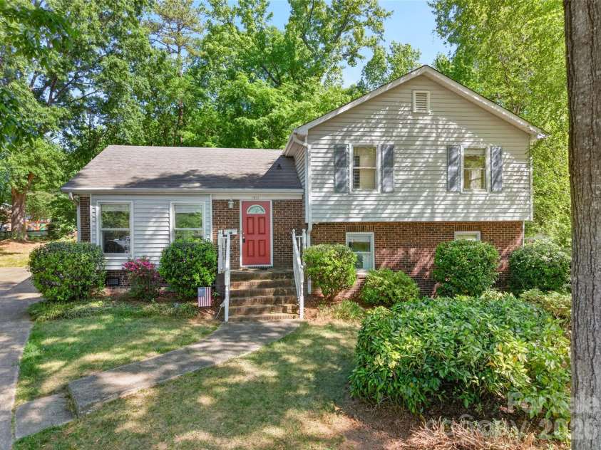 1511 Ormsby Court, Charlotte, NC 28211.  MLS# CAR4372919, YatesRealty ID 18862. 