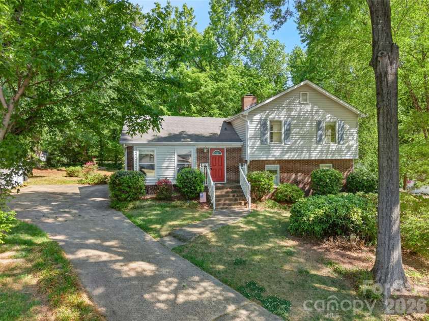 1511 Ormsby Court, Charlotte, NC 28211.  MLS# CAR4372919, YatesRealty ID 18862. 