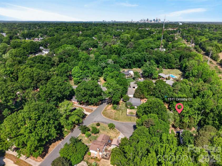 1511 Ormsby Court, Charlotte, NC 28211.  MLS# CAR4372919, YatesRealty ID 18862. 