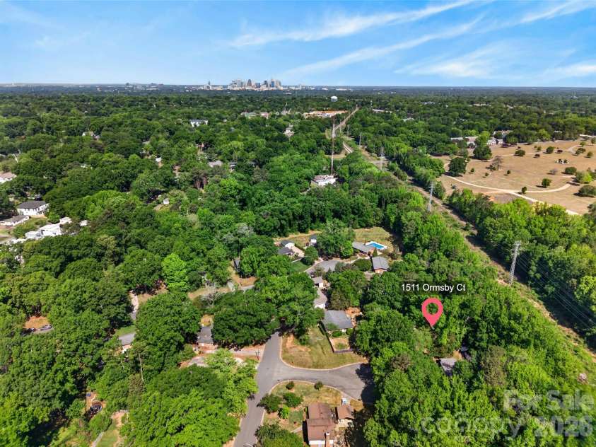 1511 Ormsby Court, Charlotte, NC 28211.  MLS# CAR4372919, YatesRealty ID 18862. 