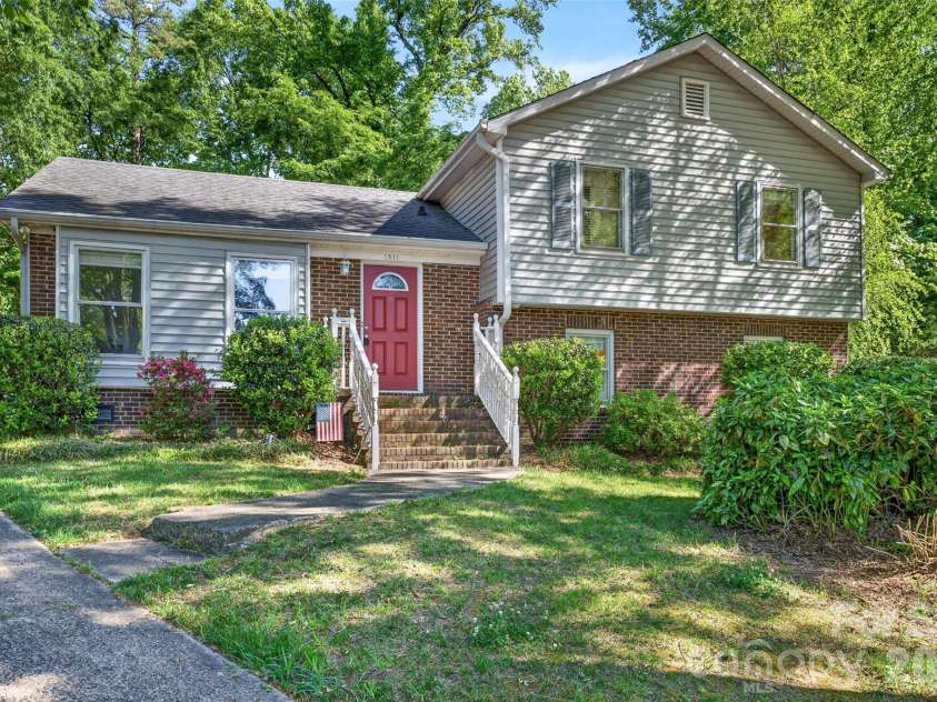 1511 Ormsby Court, Charlotte, NC 28211.  MLS# CAR4372919, YatesRealty ID 18862. 