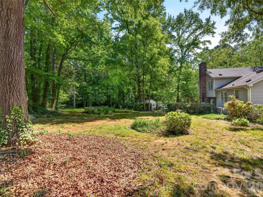 1511 Ormsby Court, Charlotte, NC 28211.  MLS# CAR4372919, YatesRealty ID 18862. 