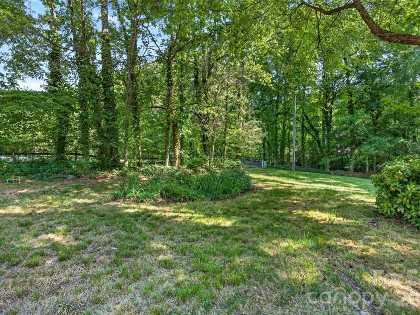 1511 Ormsby Court, Charlotte, NC 28211.  MLS# CAR4372919, YatesRealty ID 18862. 