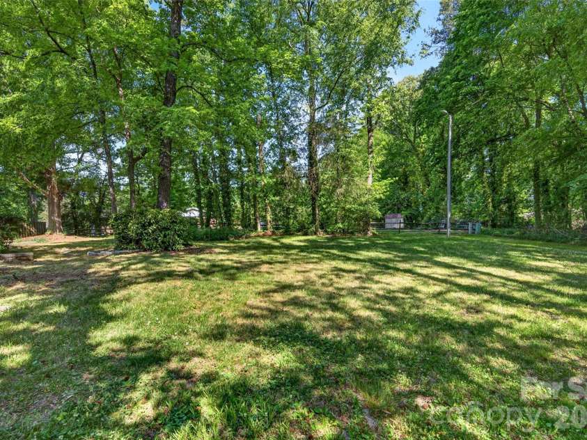 1511 Ormsby Court, Charlotte, NC 28211.  MLS# CAR4372919, YatesRealty ID 18862. 