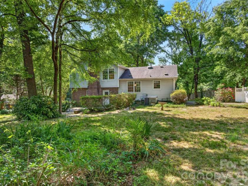 1511 Ormsby Court, Charlotte, NC 28211.  MLS# CAR4372919, YatesRealty ID 18862. 
