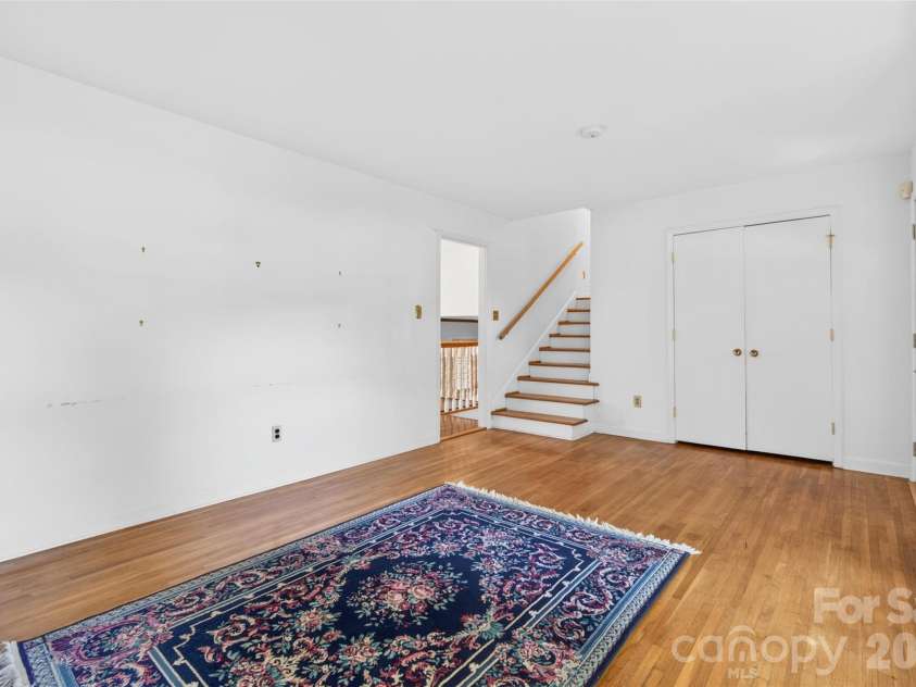 1511 Ormsby Court, Charlotte, NC 28211.  MLS# CAR4372919, YatesRealty ID 18862. 