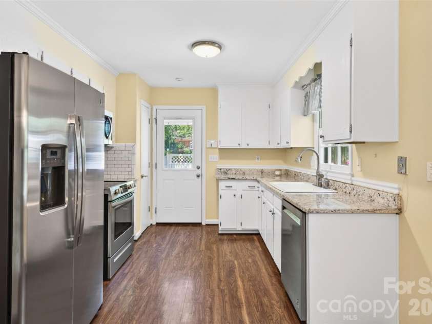 1511 Ormsby Court, Charlotte, NC 28211.  MLS# CAR4372919, YatesRealty ID 18862. 