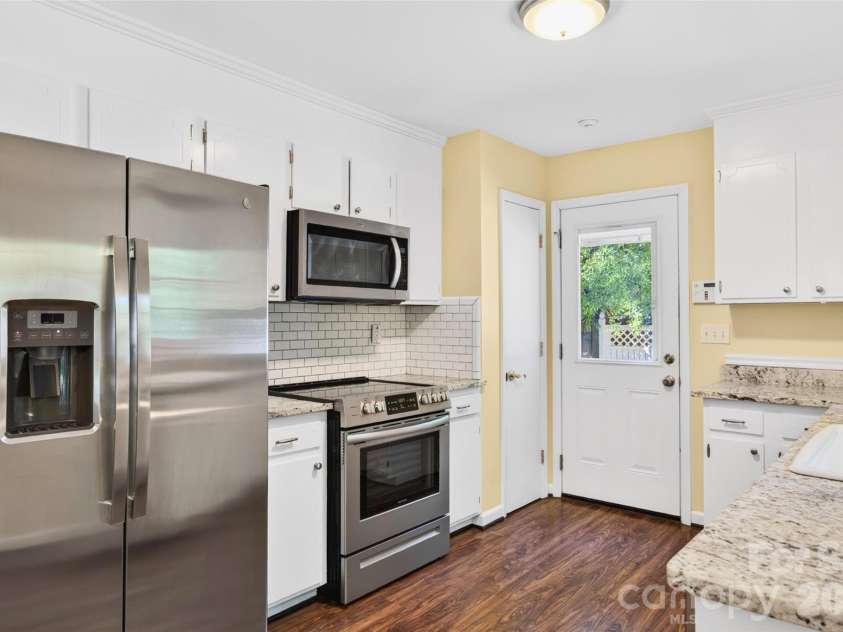 1511 Ormsby Court, Charlotte, NC 28211.  MLS# CAR4372919, YatesRealty ID 18862. 