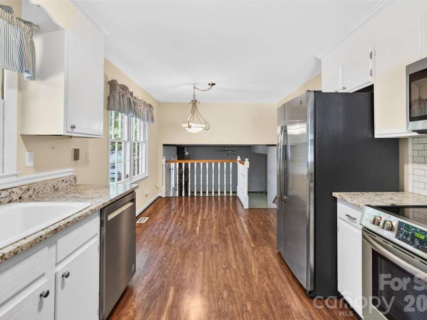 1511 Ormsby Court, Charlotte, NC 28211.  MLS# CAR4372919, YatesRealty ID 18862. 