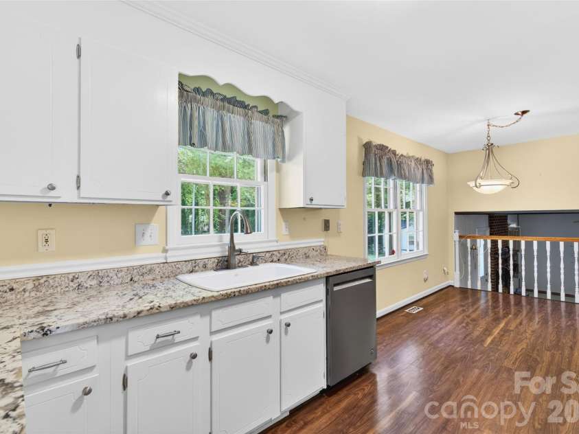 1511 Ormsby Court, Charlotte, NC 28211.  MLS# CAR4372919, YatesRealty ID 18862. 