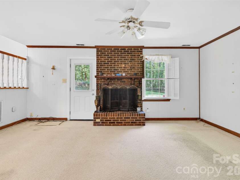 1511 Ormsby Court, Charlotte, NC 28211.  MLS# CAR4372919, YatesRealty ID 18862. 