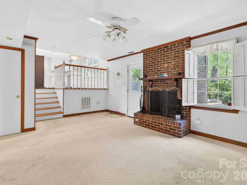 1511 Ormsby Court, Charlotte, NC 28211.  MLS# CAR4372919, YatesRealty ID 18862. 