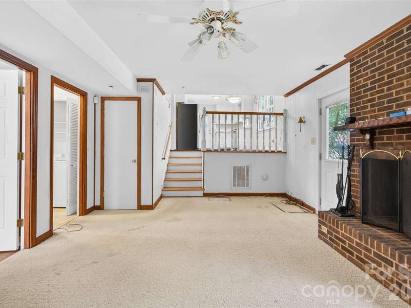 1511 Ormsby Court, Charlotte, NC 28211.  MLS# CAR4372919, YatesRealty ID 18862. 