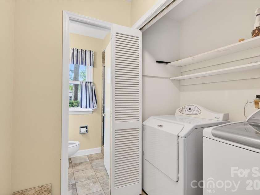 1511 Ormsby Court, Charlotte, NC 28211.  MLS# CAR4372919, YatesRealty ID 18862. 