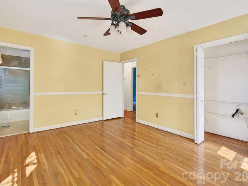 1511 Ormsby Court, Charlotte, NC 28211.  MLS# CAR4372919, YatesRealty ID 18862. 