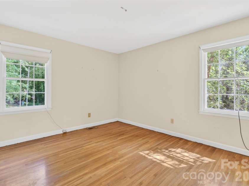 1511 Ormsby Court, Charlotte, NC 28211.  MLS# CAR4372919, YatesRealty ID 18862. 