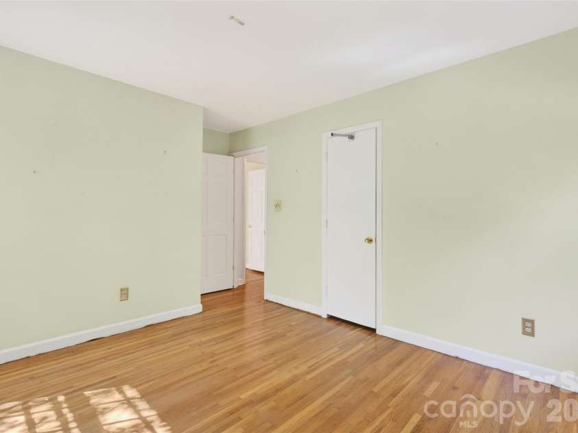1511 Ormsby Court, Charlotte, NC 28211.  MLS# CAR4372919, YatesRealty ID 18862. 