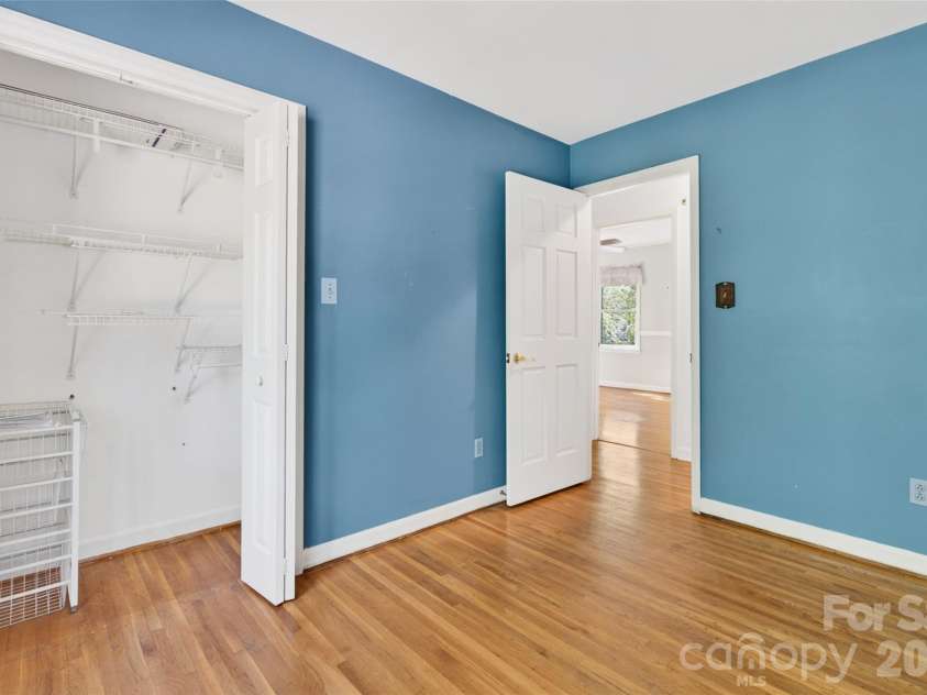 1511 Ormsby Court, Charlotte, NC 28211.  MLS# CAR4372919, YatesRealty ID 18862. 