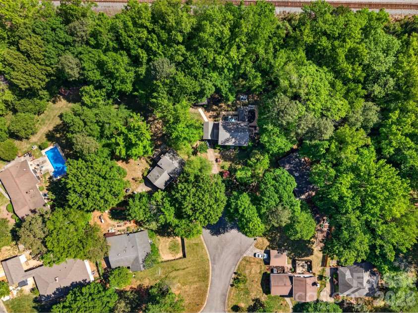 1511 Ormsby Court, Charlotte, NC 28211.  MLS# CAR4372919, YatesRealty ID 18862. 