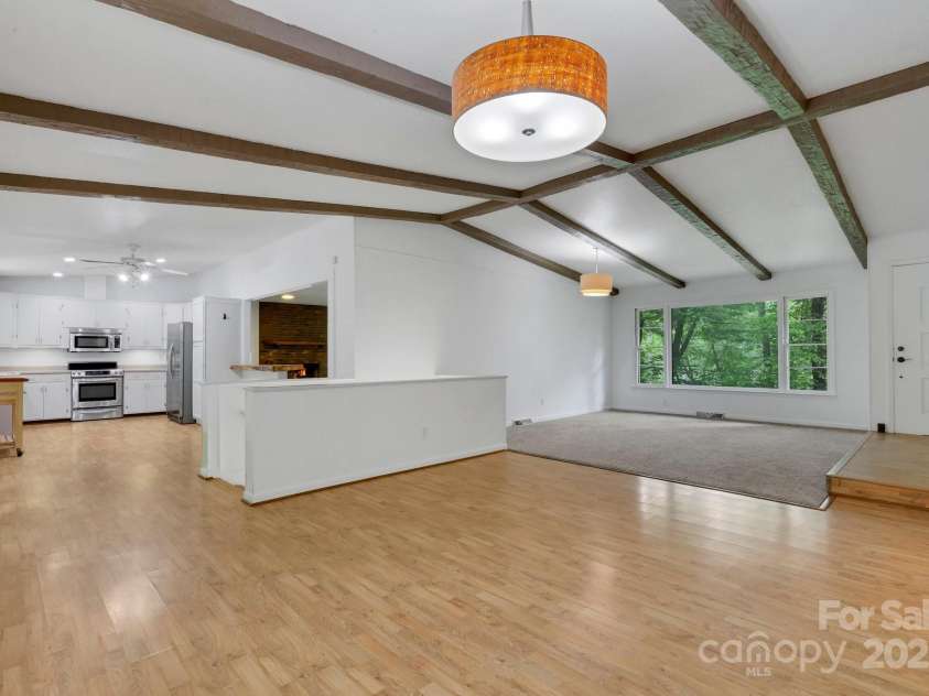 137 Flynn Branch Road, Asheville, NC 28804.  MLS# CAR4258132, YatesRealty ID 18863. Dining area and kitchen