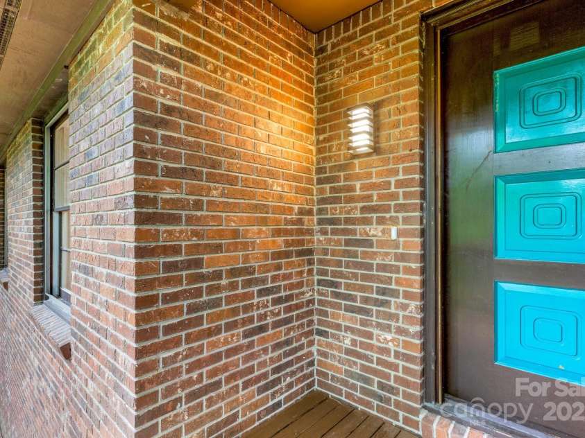 137 Flynn Branch Road, Asheville, NC 28804.  MLS# CAR4258132, YatesRealty ID 18863. Entrance