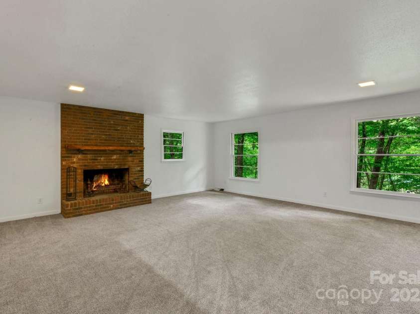 137 Flynn Branch Road, Asheville, NC 28804.  MLS# CAR4258132, YatesRealty ID 18863. Family Room with fireplace