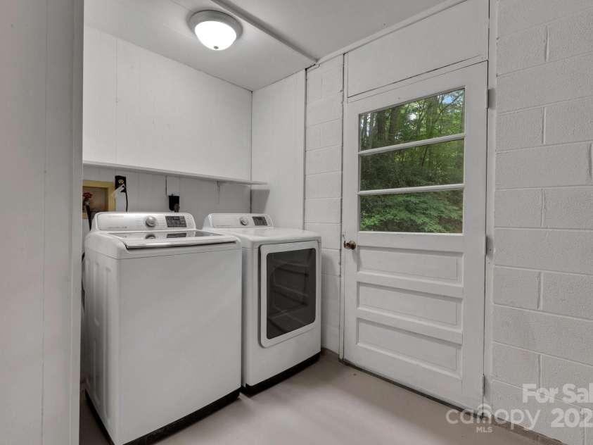137 Flynn Branch Road, Asheville, NC 28804.  MLS# CAR4258132, YatesRealty ID 18863. Laundry