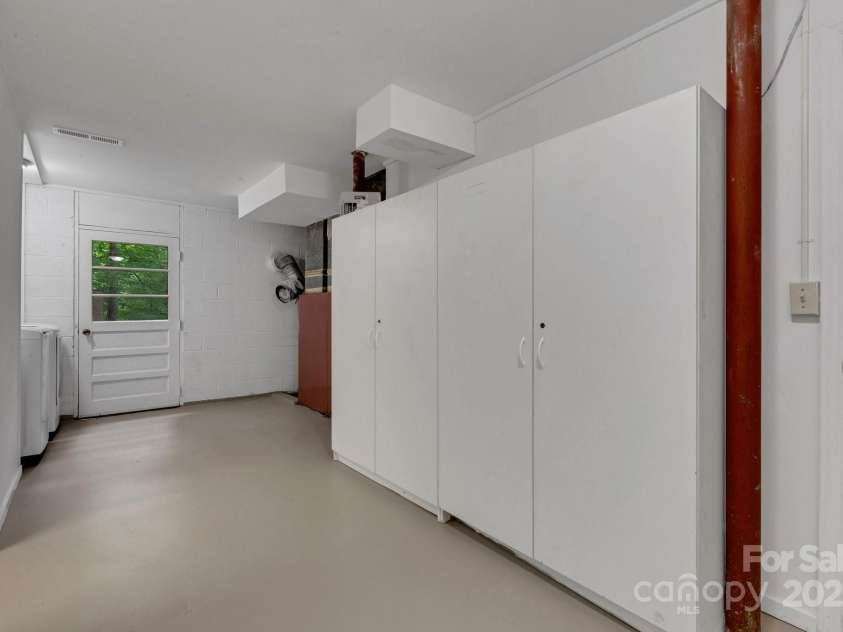 137 Flynn Branch Road, Asheville, NC 28804.  MLS# CAR4258132, YatesRealty ID 18863. Laundry / Mudroom