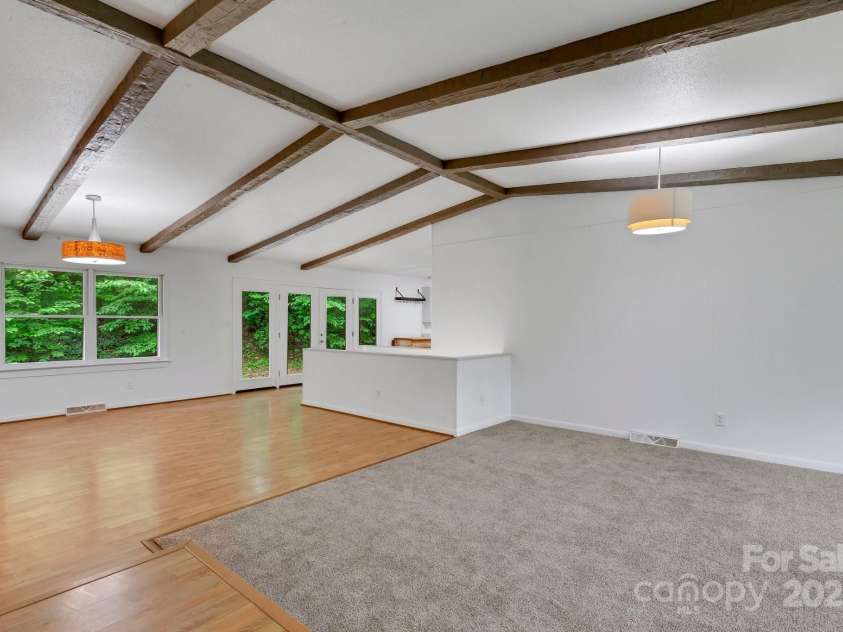 137 Flynn Branch Road, Asheville, NC 28804.  MLS# CAR4258132, YatesRealty ID 18863. Living Room