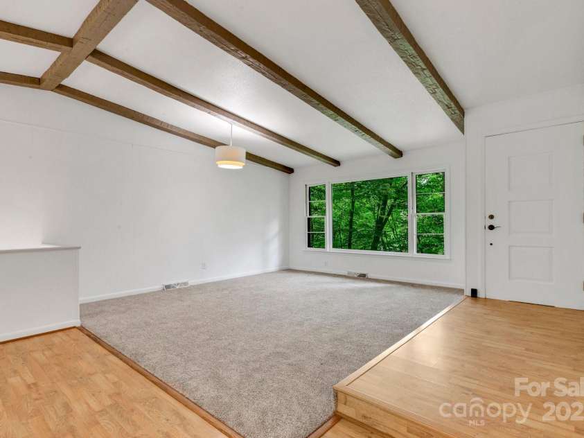 137 Flynn Branch Road, Asheville, NC 28804.  MLS# CAR4258132, YatesRealty ID 18863. Living Room
