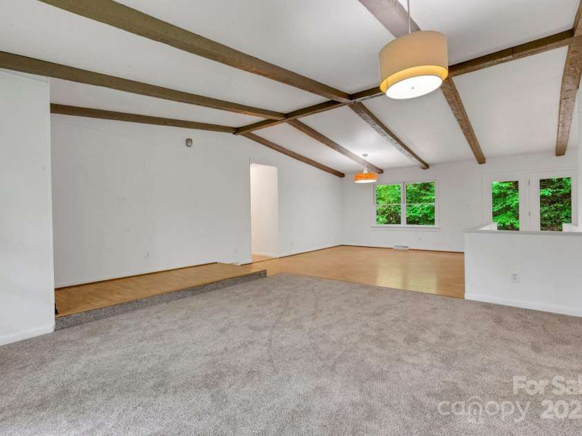 137 Flynn Branch Road, Asheville, NC 28804.  MLS# CAR4258132, YatesRealty ID 18863. Living Room