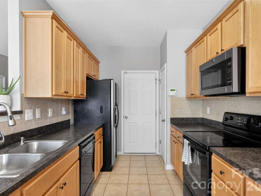 2715 Early Flight Drive, Charlotte, NC 28262.  MLS# CAR4345428, YatesRealty ID 18863. 