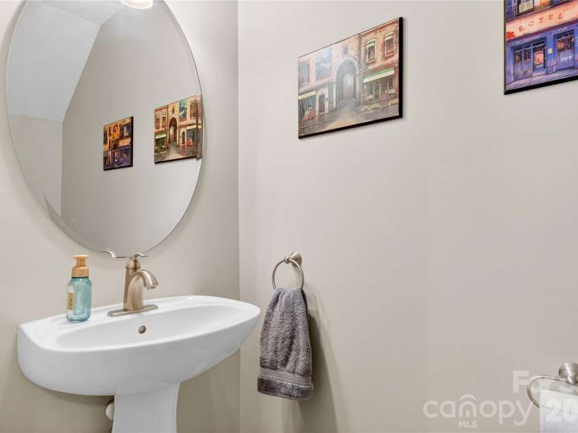 2715 Early Flight Drive, Charlotte, NC 28262.  MLS# CAR4345428, YatesRealty ID 18863. 