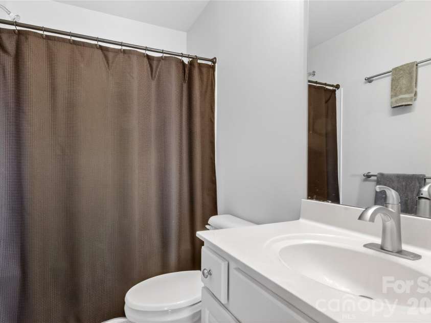 2715 Early Flight Drive, Charlotte, NC 28262.  MLS# CAR4345428, YatesRealty ID 18863. 