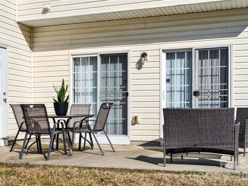 2715 Early Flight Drive, Charlotte, NC 28262.  MLS# CAR4345428, YatesRealty ID 18863. 