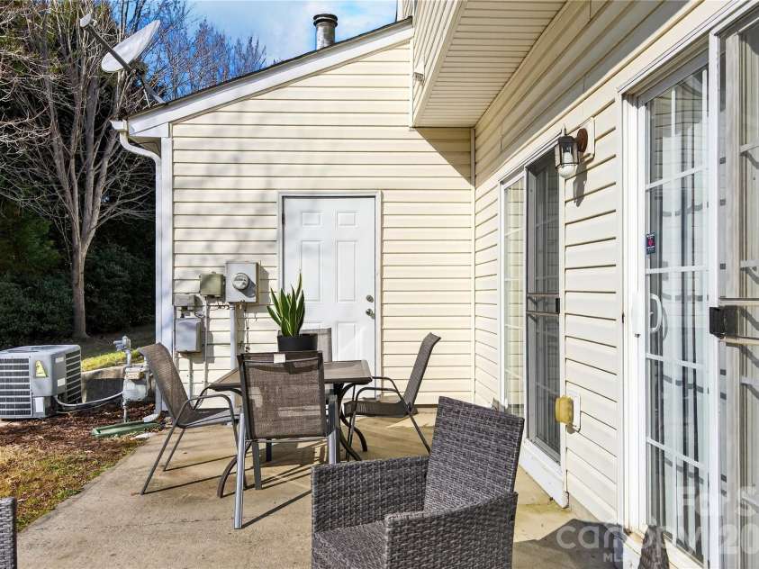 2715 Early Flight Drive, Charlotte, NC 28262.  MLS# CAR4345428, YatesRealty ID 18863. 