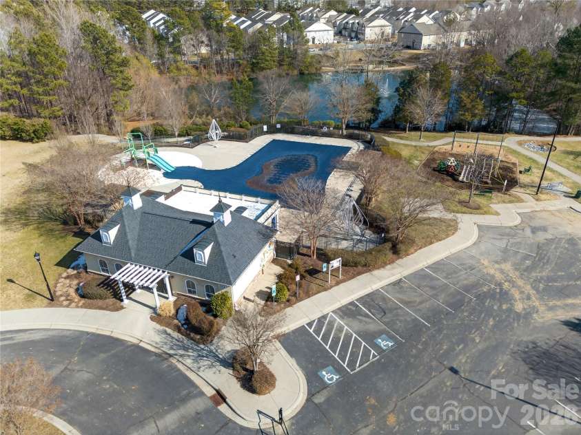 2715 Early Flight Drive, Charlotte, NC 28262.  MLS# CAR4345428, YatesRealty ID 18863. 