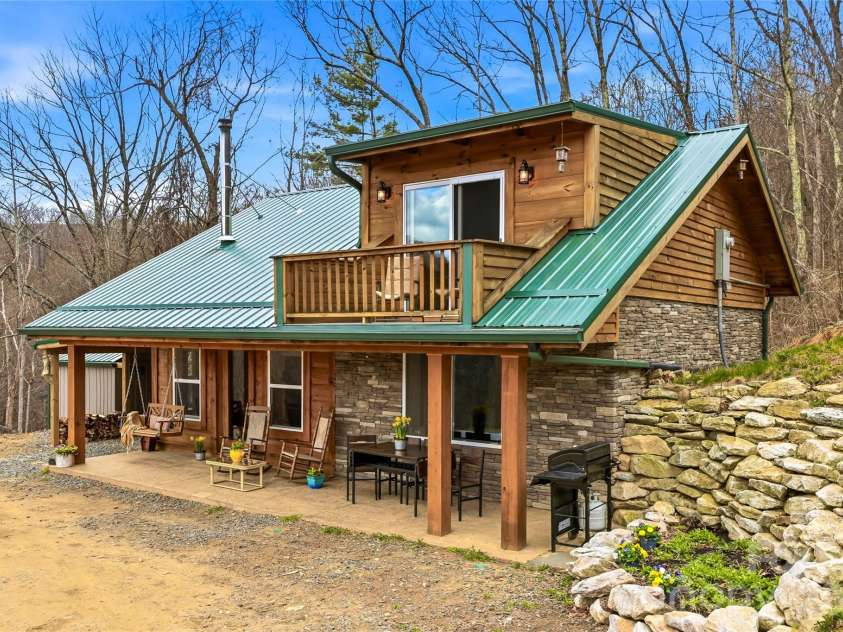 131 White Oak Way, Hot Springs, NC 28743.  MLS# CAR4403627, YatesRealty ID 18864. 
