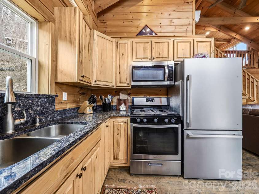 131 White Oak Way, Hot Springs, NC 28743.  MLS# CAR4403627, YatesRealty ID 18864. 
