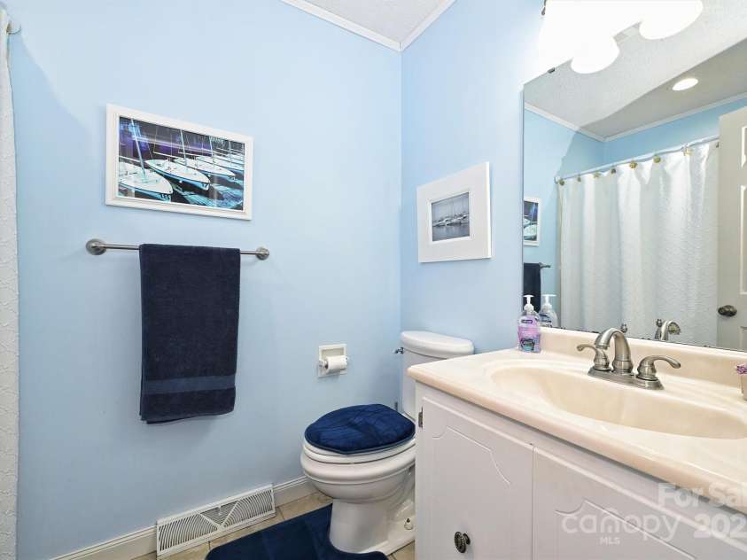 3017 Brooks Mill Lane, Wingate, NC 28174.  MLS# CAR4263524, YatesRealty ID 18864. Bathroom 2 with tub