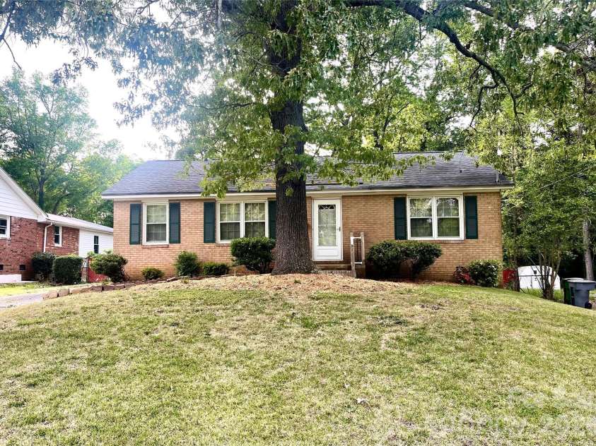 3200 Markland Drive, Charlotte, NC 28208.  MLS# CAR4371589, YatesRealty ID 18865. 
