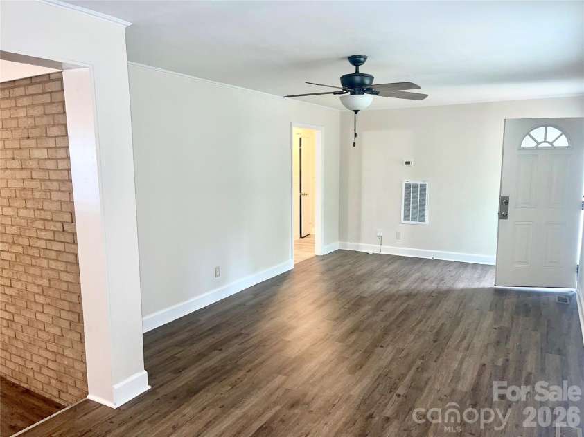 3200 Markland Drive, Charlotte, NC 28208.  MLS# CAR4371589, YatesRealty ID 18865. 