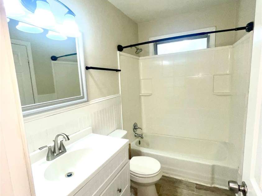 3200 Markland Drive, Charlotte, NC 28208.  MLS# CAR4371589, YatesRealty ID 18865. 